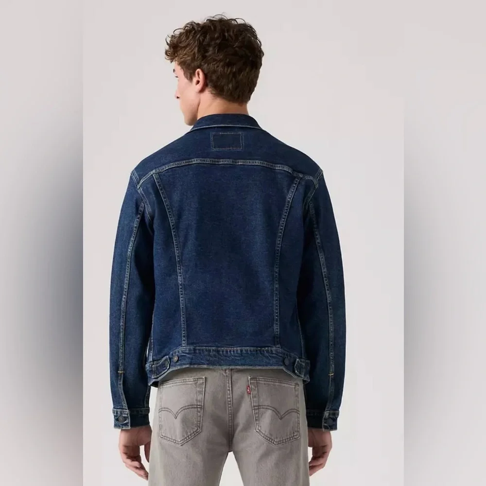 Levi’s Trucker Jacket New Medium Wash Standard Fit Sz XL